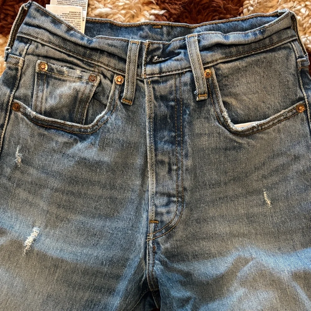 Levi's Women's Skinny Jeans in Faded Blue - Picture 4 of 8